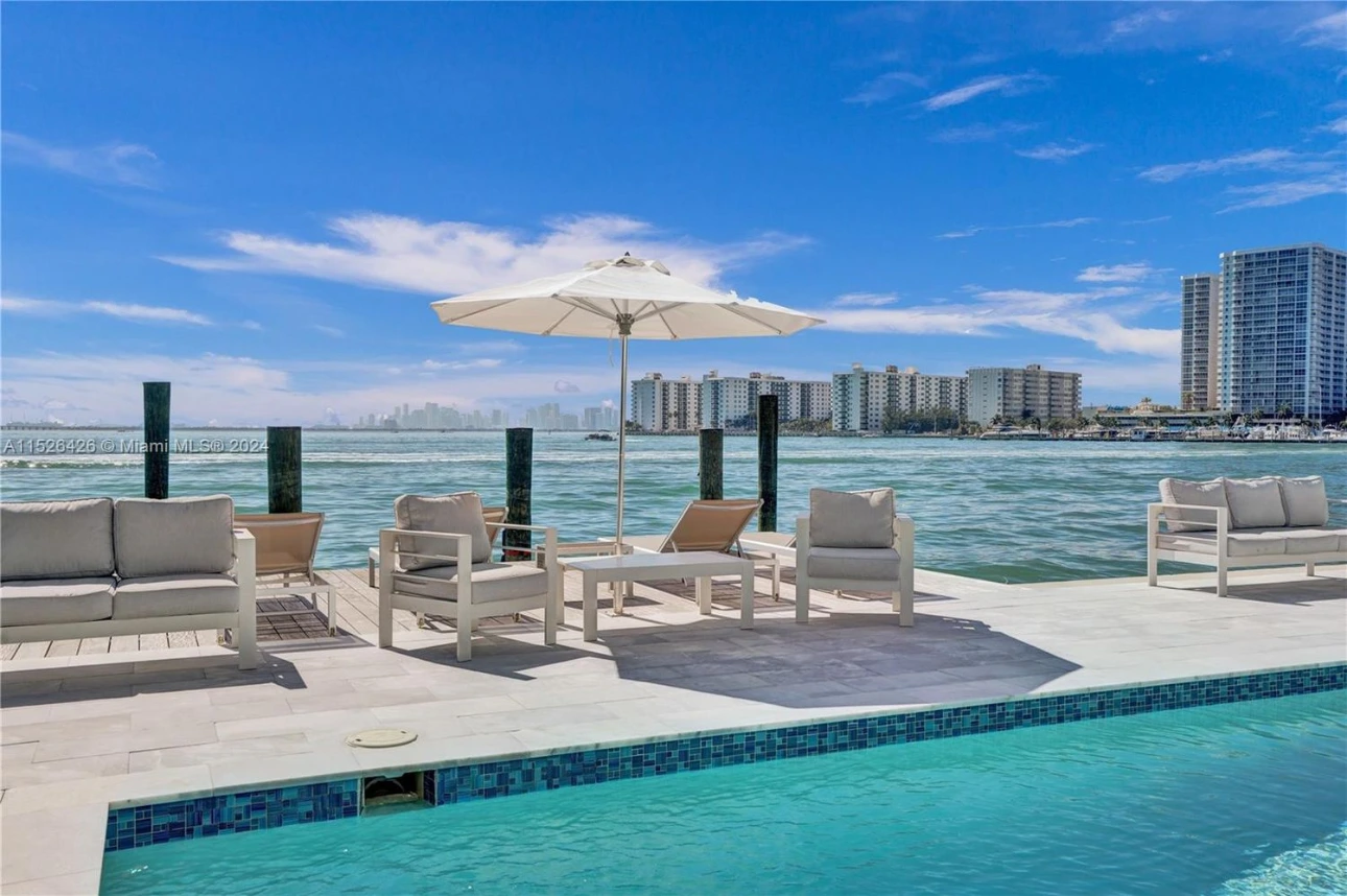 Cosabella on the Bay living room with bay view